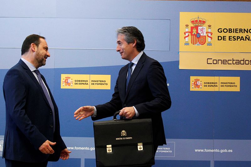 Traspaso de cartera | Fomento: Íñigo de la Serna - José Luis Ábalos