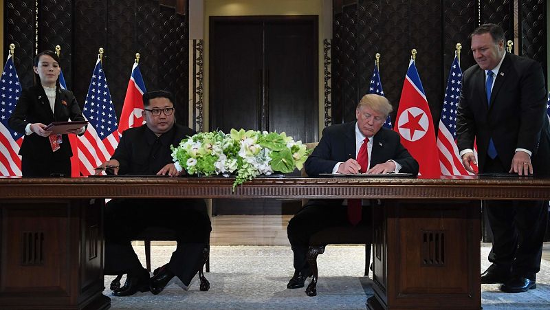 Trump y Kim firman el "importante acuerdo", en palabras del primero, que abre la puerta a la desnuclearización.