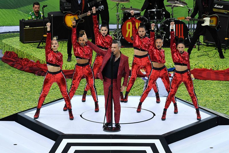 Robbie Williams ofreció un mini concierto en el estadio Luzhniki.