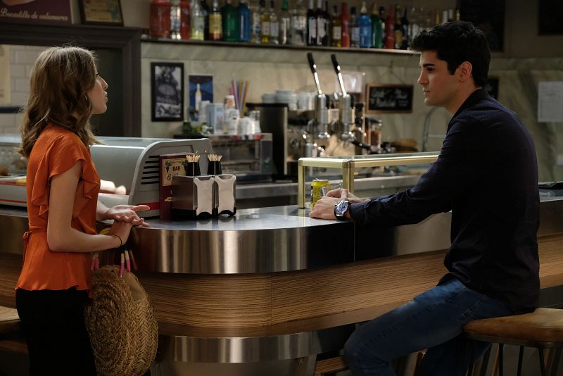 Olga y Julio comienzan a conocerse