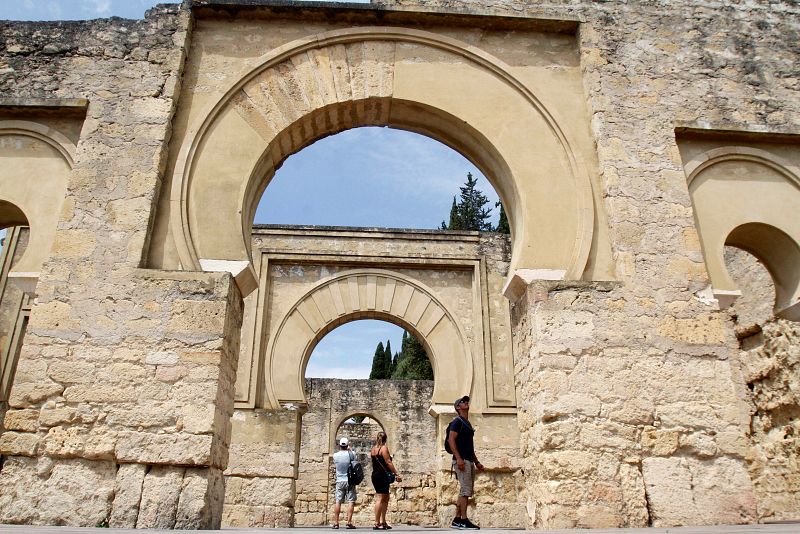 El Consejo Internacional de Monumentos y Sitios ha recomendado que el nombre del lugar sea modificado a "la ciudad califal de Madinat al Zahara", con el fin de mantener el nombre histórico
