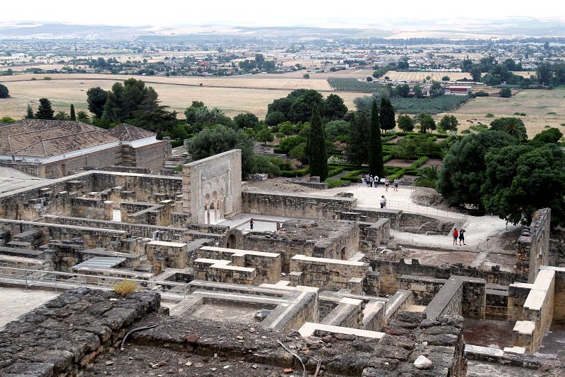 La ciudad de Medina Azahara fue fundada por el primer califa de Al Ándalus, Abderramán III, de la dinastía Omeya