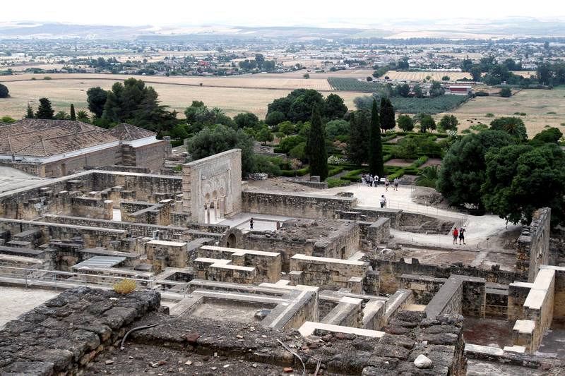 La ciudad de Medina Azahara fue fundada por el primer califa de Al Ándalus, Abderramán III, de la dinastía Omeya