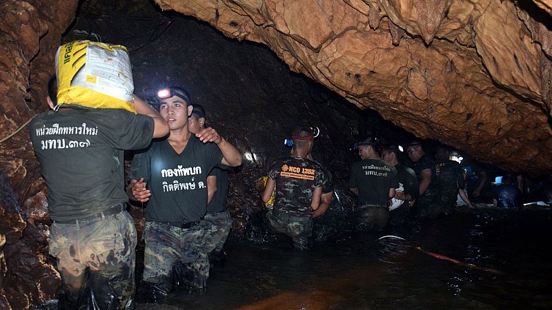 El Ejército de Tailandia trabaja en las labores de búsqueda de los 12 menores