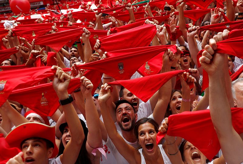 Pamplona se tiñe de rojo