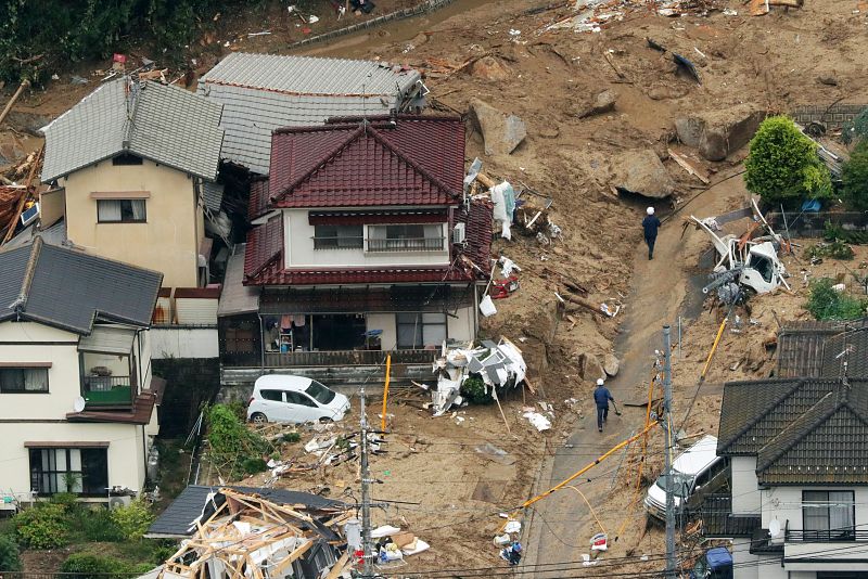 Casas destrozadas por las fuertes lluvias en la prefectura de Hiroshima