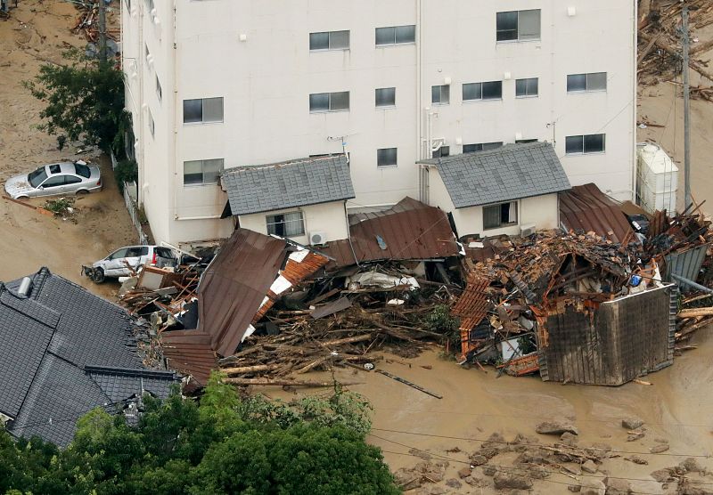 Destrozo de casas y carreteras en Hiroshima