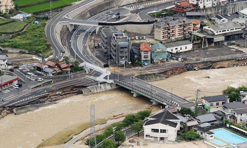 Vista aérea de las carreteras afectadas en Hiroshima
