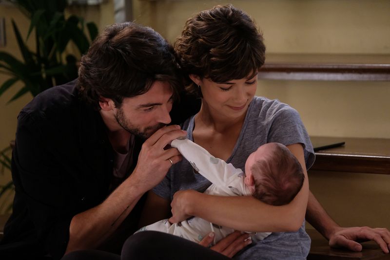 Alicia regresa a casa con Leo