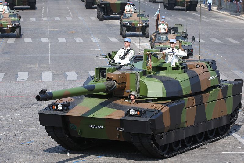 Un tanque francés Leclerc del Regimiento nº 5 de Dragones