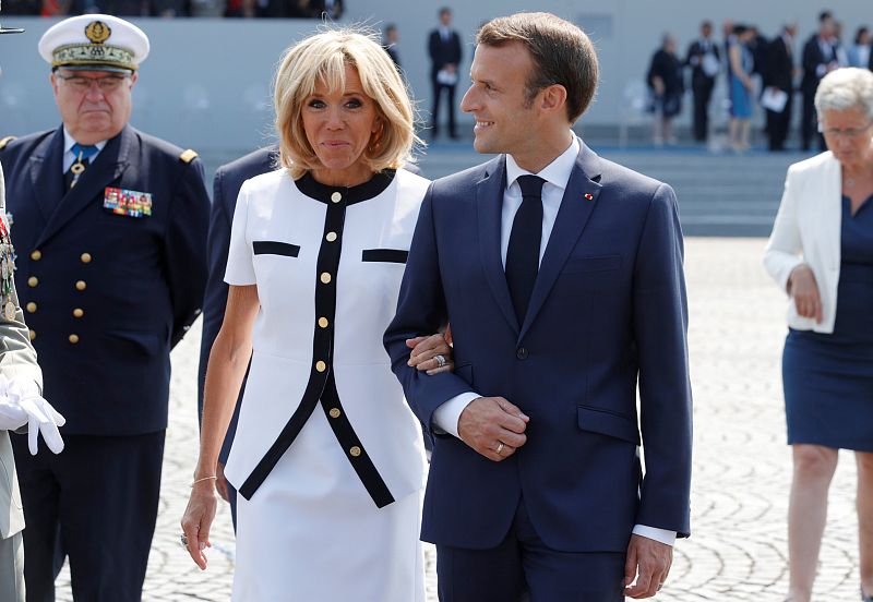 El presidente de Francia, Emmanuel Macron, con su mujer, Brigitte Macron, en el tradicional desfile militar del 14 de julio