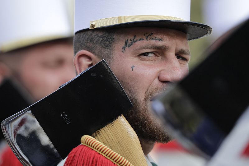 Un integrante de la Legión Extranjera con un tatuaje que reza "Marcha o muere"