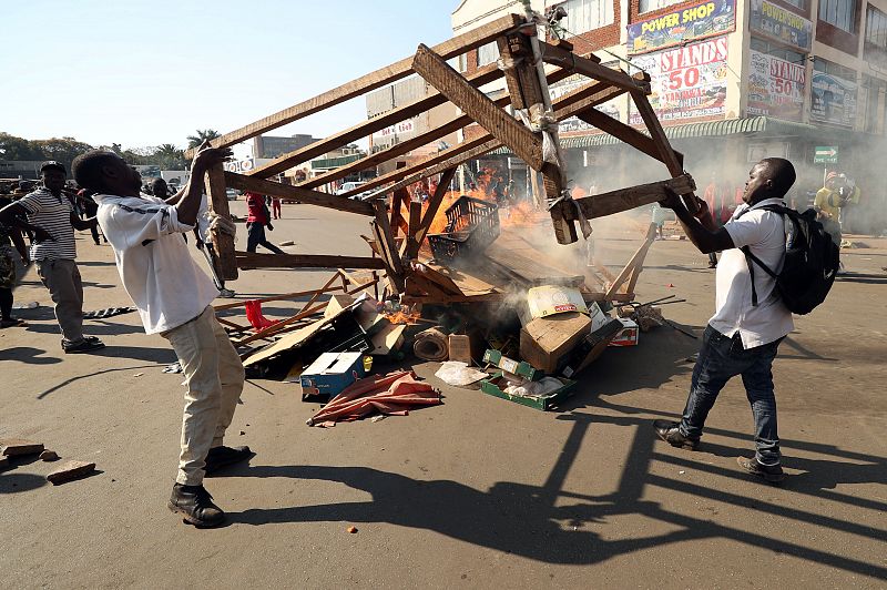 Barricadas en Harare, la capital de Zimbabue