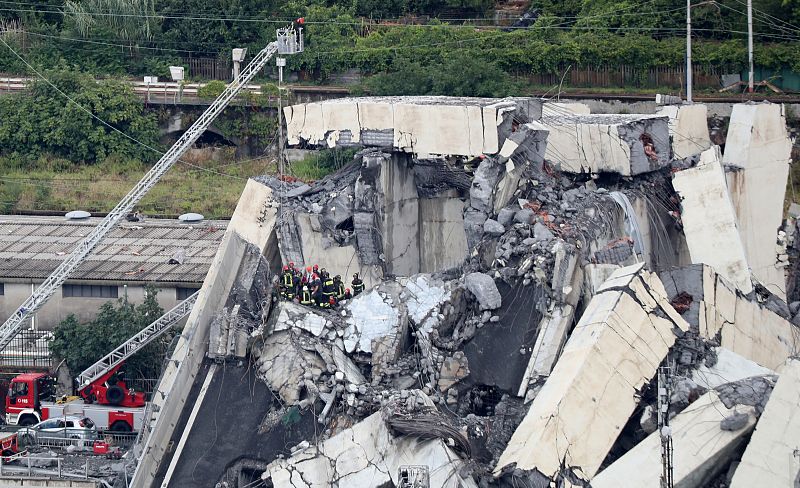 Uno de los pilares se ha desmonorado