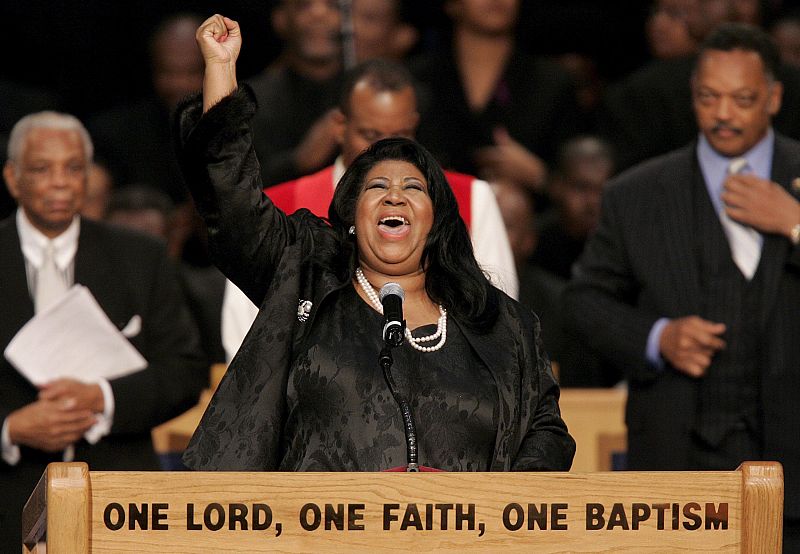 Aretha Franklin en el funeral de Rosa Parks