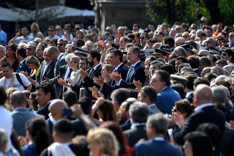 El rey preside el homenaje a las víctimas