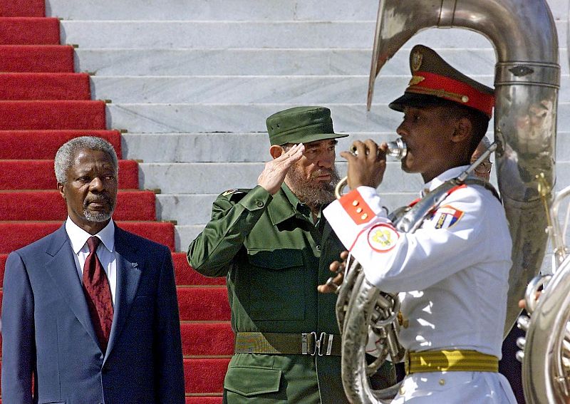Kofi Annan junto al presidente de Cuba Fidel Castro en la Habana (11/04/2000)