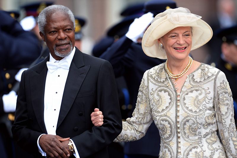 Kofi Annan junto a su mujer Nane en Amsterdam durante la investidura del rey Willem-Alexander de Holanda (30/04/2013)