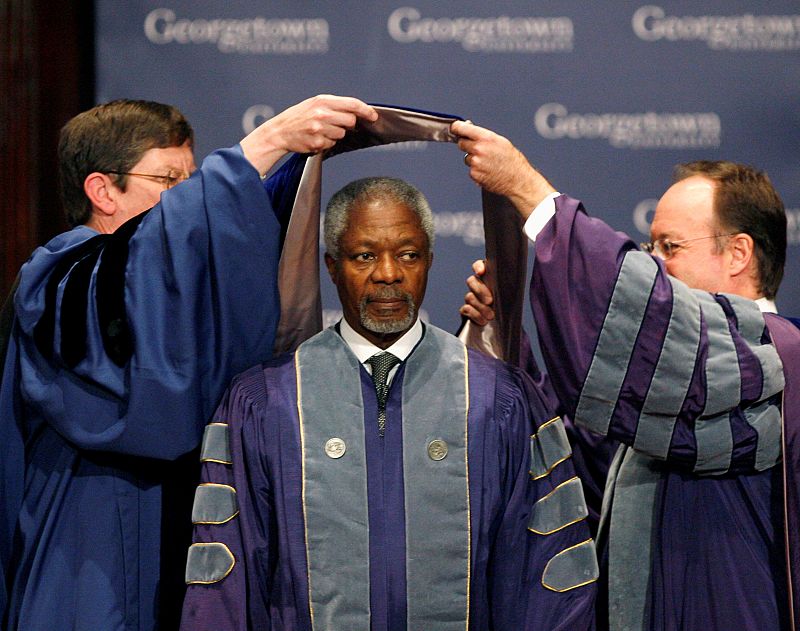 Kofi Annan recibe honores en la Universidad de Georgetown en Washington (30/10/2006)