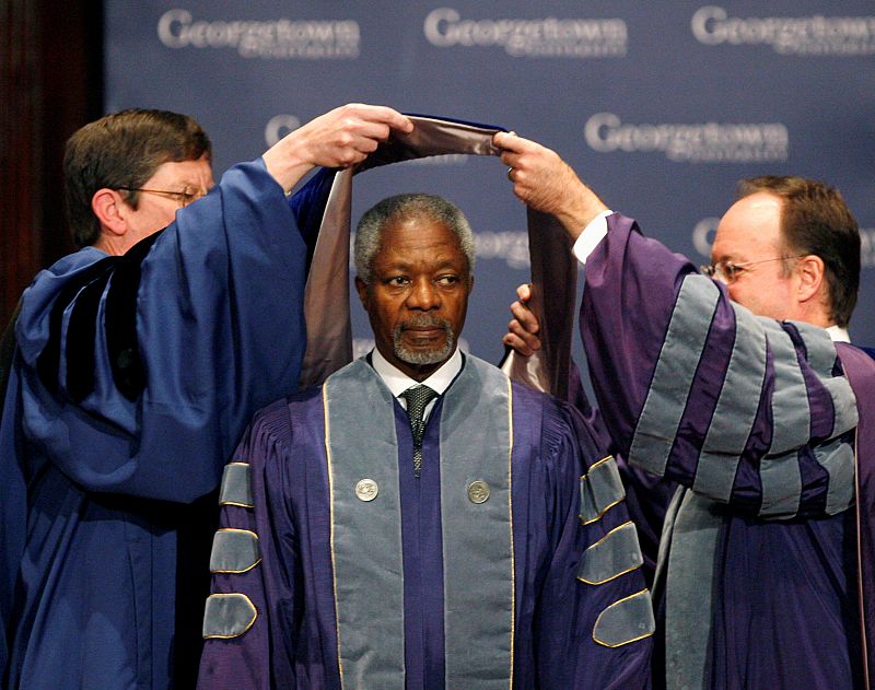Kofi Annan recibe honores en la Universidad de Georgetown en Washington (30/10/2006)