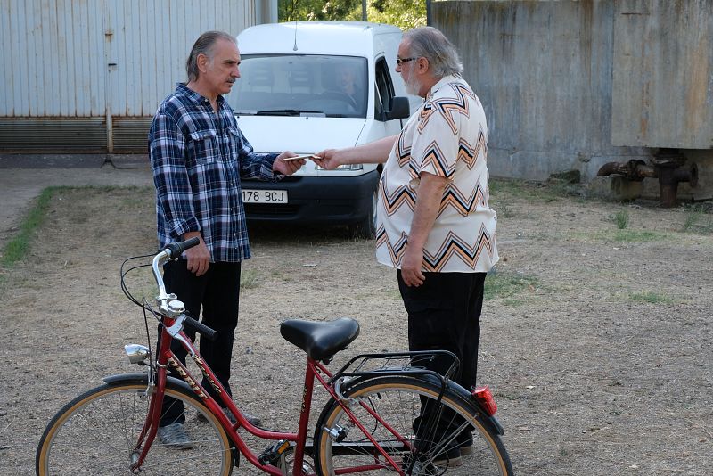 Toño recoge documentación falsa