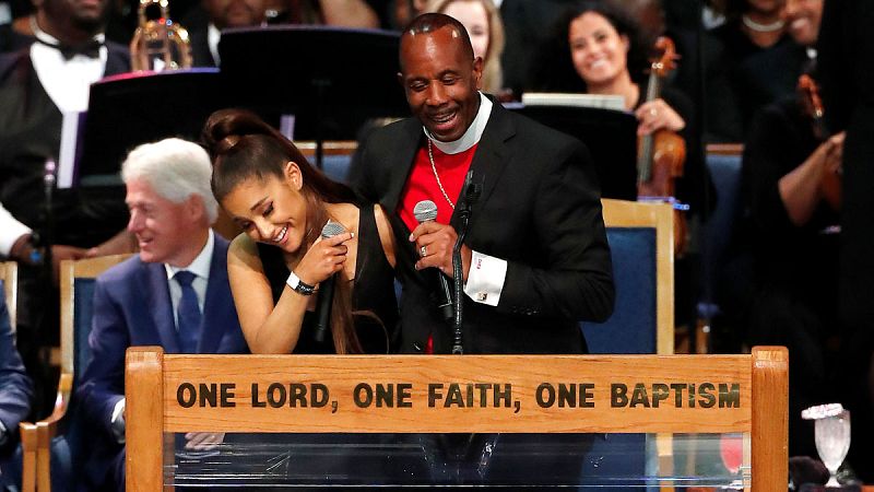 Cantantes, Políticos y artistas se despiden