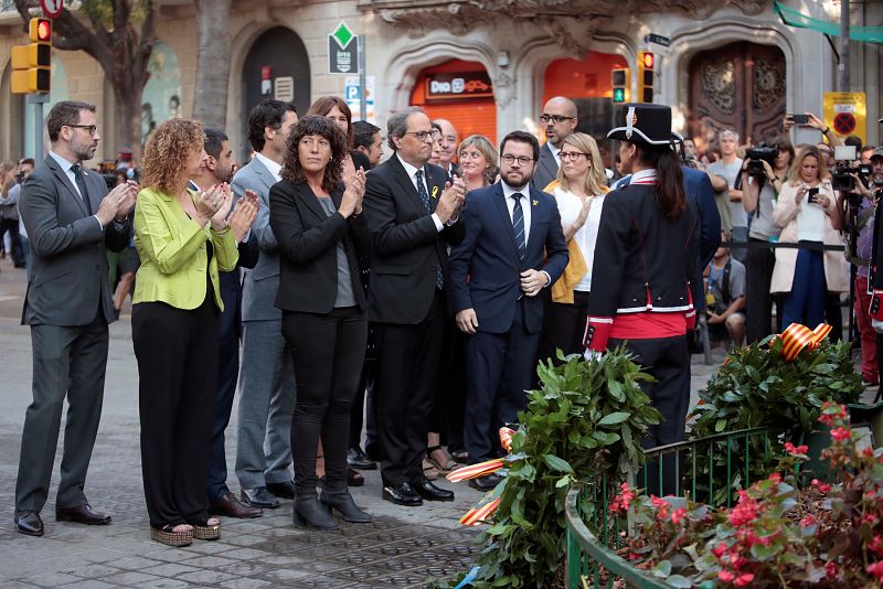 Quim Torra, junto a otros miembros de su Govern en la ofrenda floral por la Diada