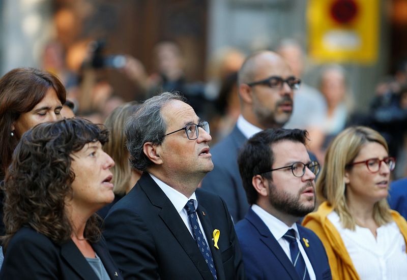 Quim Torra y miembros de su Govern cantan 'Els Segadors'