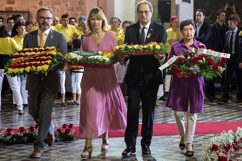 Quim Torra realiza una ofrenda floral ante la tumba de Rafael Casanova en Sant Boi de Llobregat