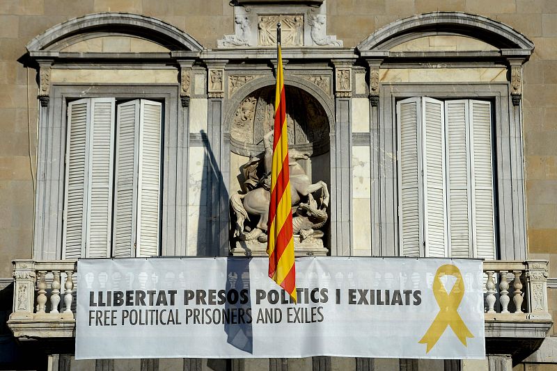 Pancarta que pide la libertad para los políticos presos independentistas