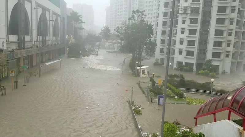 Calle inundada en Hong Kong, China. Reuters TV/via REUTERS