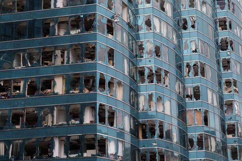 Oficinas destrozadas por el paso del tifón Mangkhut