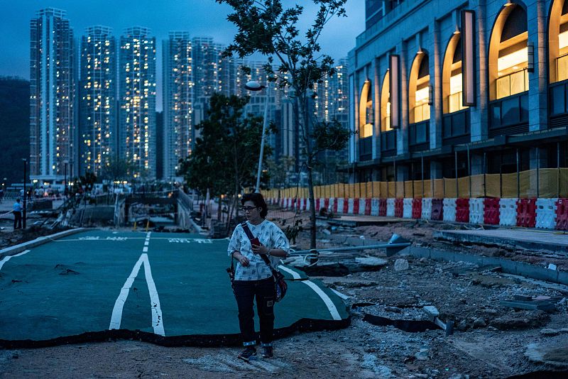 Calle destruida en Hong Kong