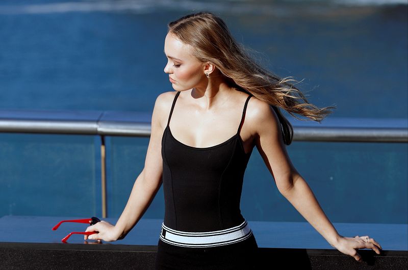 La actriz Lily-Rose Melody Depp durante la presentación de 'L'Homme Fidèle', que compite en la sección oficial del festival