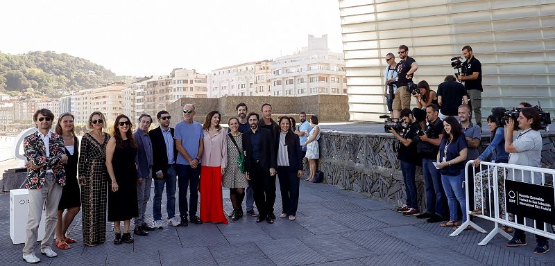 El equipo de 'Rojo', que compite en la sección oficial del Festival Internacional de Cine de San Sebastián