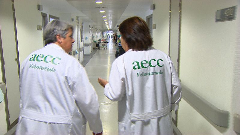 Las voluntarias de la AECC en el hospital de Segovia