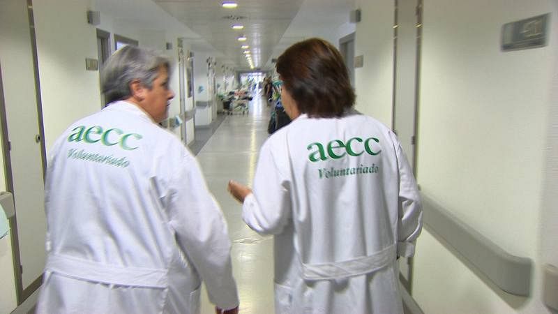 Las voluntarias de la AECC en el hospital de Segovia