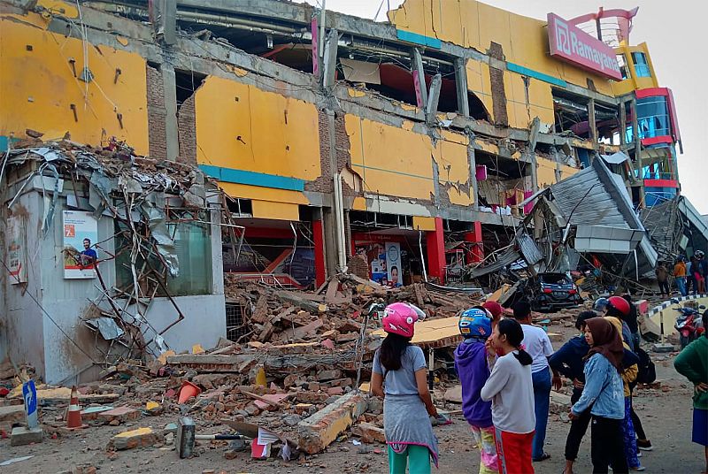 Un centro comercial dañado por el terremoto que ha golpeado Palu