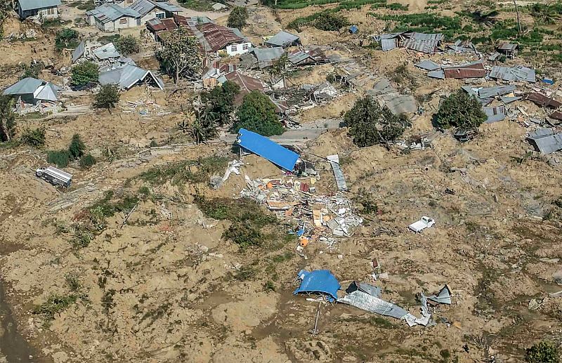 Una vista aérea de los destrozos causados por el terremoto y tsunami en Palu