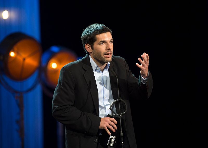 El director argentino Benjamin Naishtat ha sido galardonado con la Concha de Plata por 'Rojo'