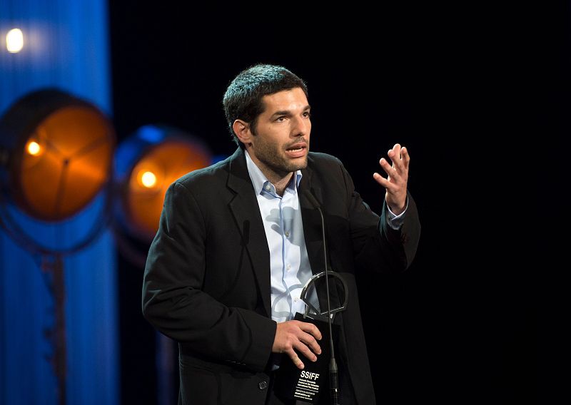 El director argentino Benjamin Naishtat ha sido galardonado con la Concha de Plata por 'Rojo'