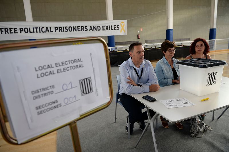 Votación simbólica en Sant Julia de Ramis para conmemorar el aniversario del 1-O