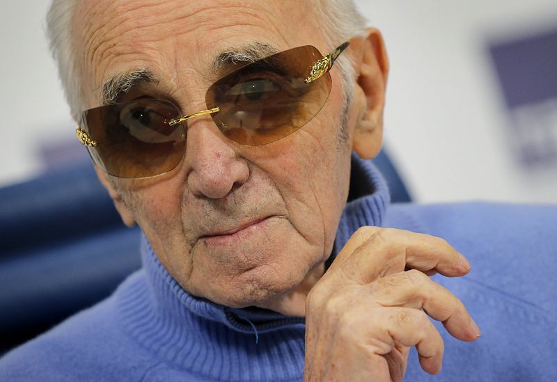 El cantante galo Charles Aznavour dando una rueda de prensa en Moscú en abril de 2017