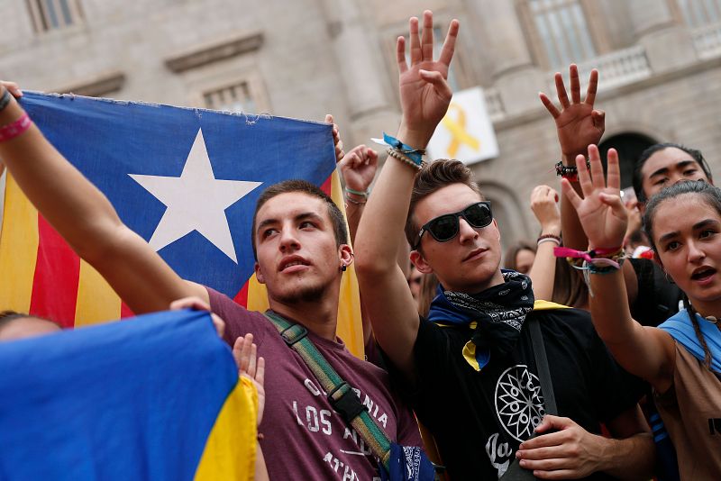Estudiantes se manifiestan en Barcelona por el 1-O