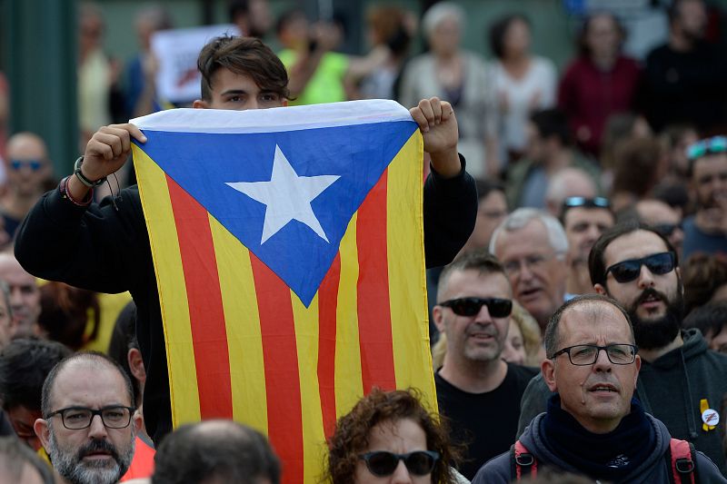 Estudiantes se manifiestan en Barcelona por el 1-O