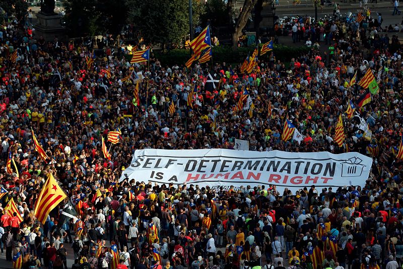 Estudiantes se manifiestan en Barcelona por el 1-O