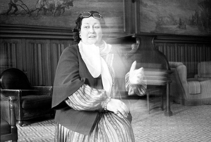 La cantante Monserrat Caballé posa para los fotógrafos en la localidad francesa de Carcasona en julio de 1984