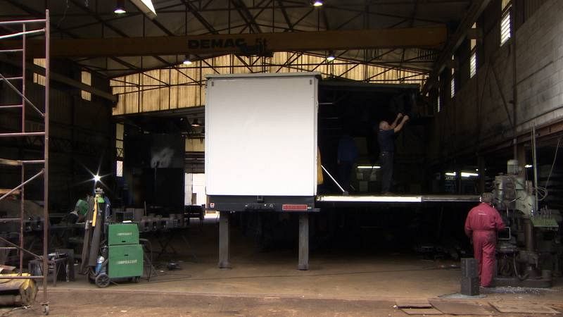 Fabricando un escenario móvil en Talleres López