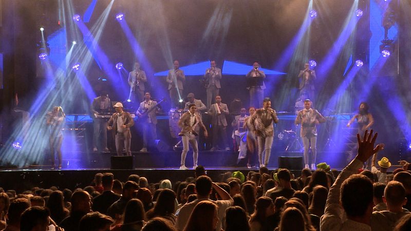 El Combo Dominicano inundando de ritmos latinos la verbena de Présaras