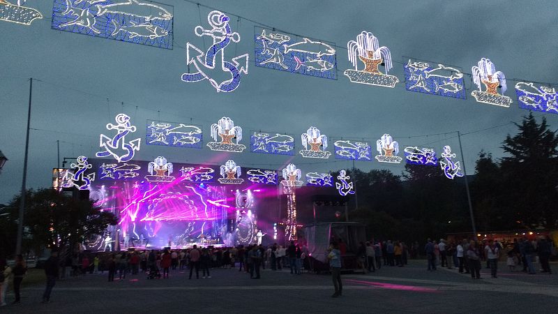 Arranca la verbena en Poio con la actuación de la Orquesta Olympus